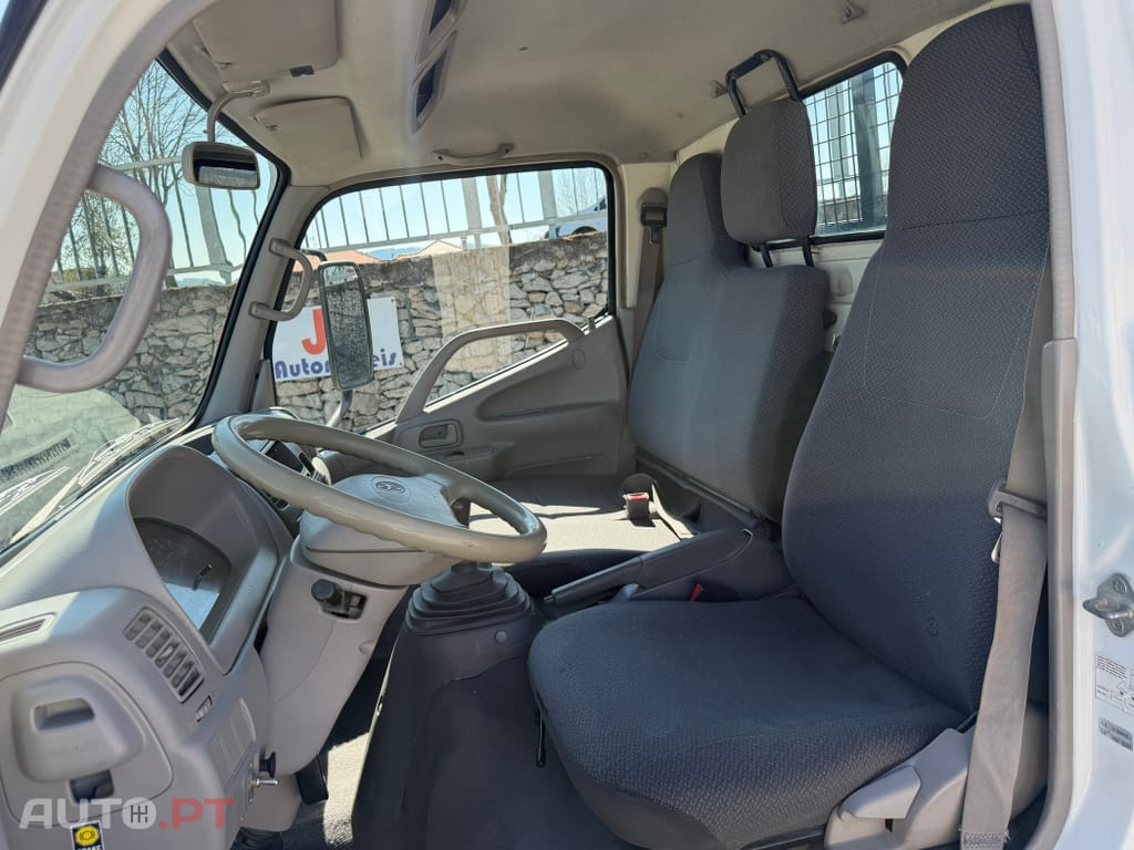 Toyota Dyna M D4-D 3LUG Tri-Basculante Nacional