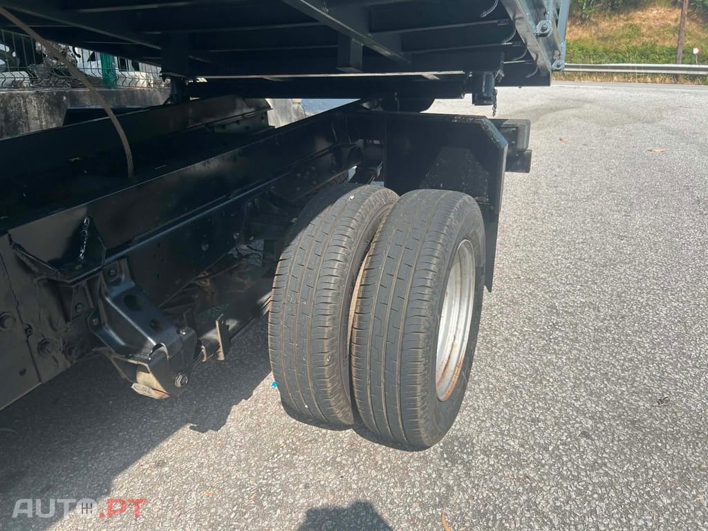 Toyota Dyna M35.33 Báscula Tri-basculante