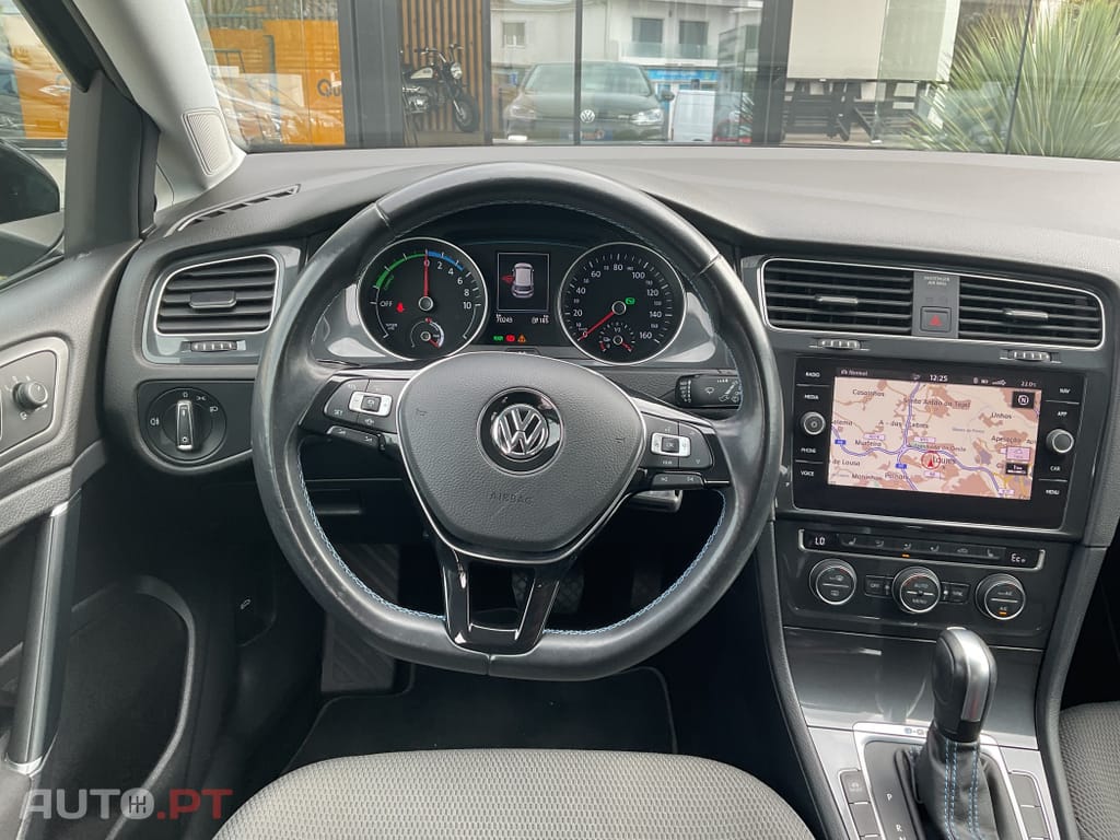 Volkswagen e-Golf Outro