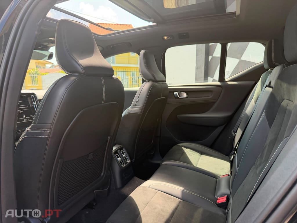 Volvo XC40 T4 Recharge DKG RDesign Expression