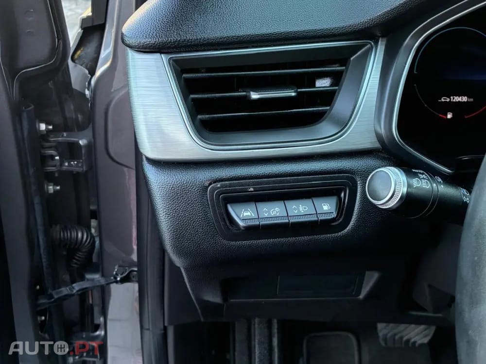 Renault Captur 1.6 HYBRID E-TECH INTENS