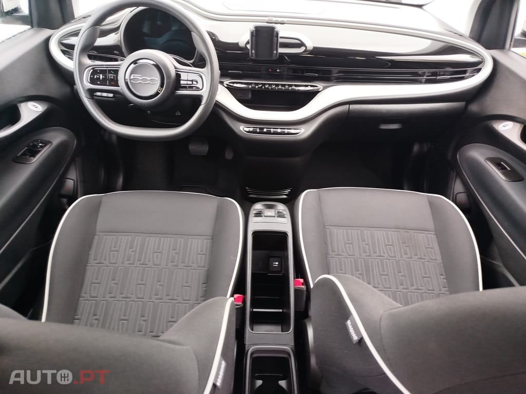 Fiat 500e Action