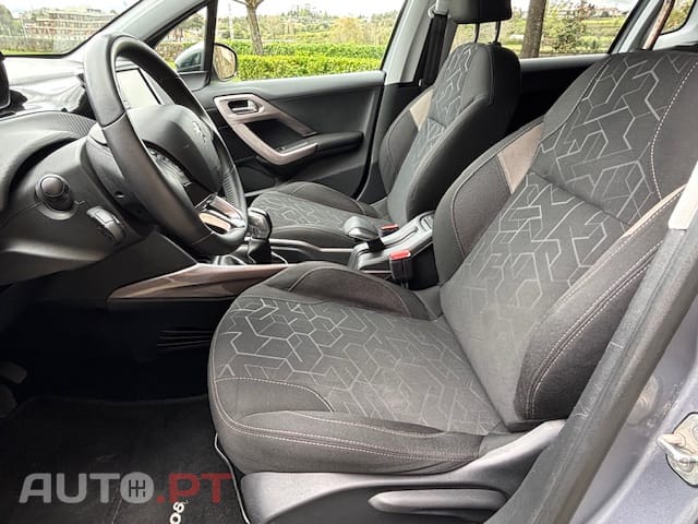 Peugeot 2008 1.2 PURETECH STYLE