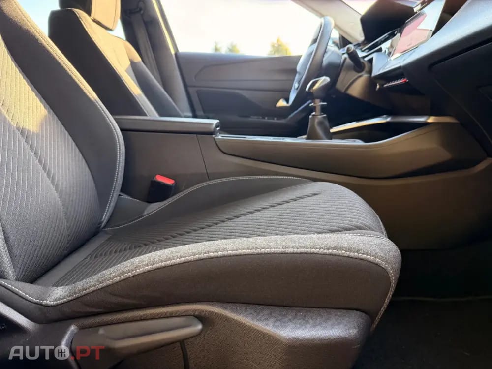 Peugeot 308 SW 1.5 BlueHDi Active Pack — fotografia 13