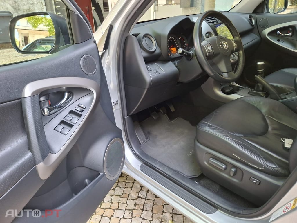 Toyota RAV4 2.2 D-4D X NAVI+RF+BM