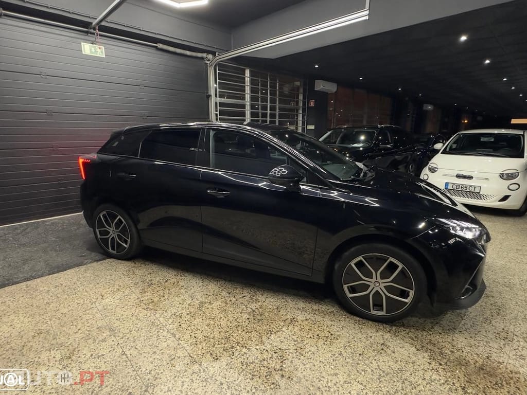 MG MG4 77 kWh Extended Range Luxury