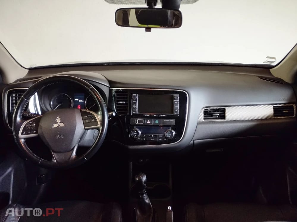 Mitsubishi Outlander 2.2 DI-D Instyle Navi