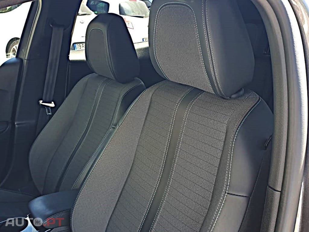 Peugeot 2008 1.2 PureTech Allure Pack EAT8