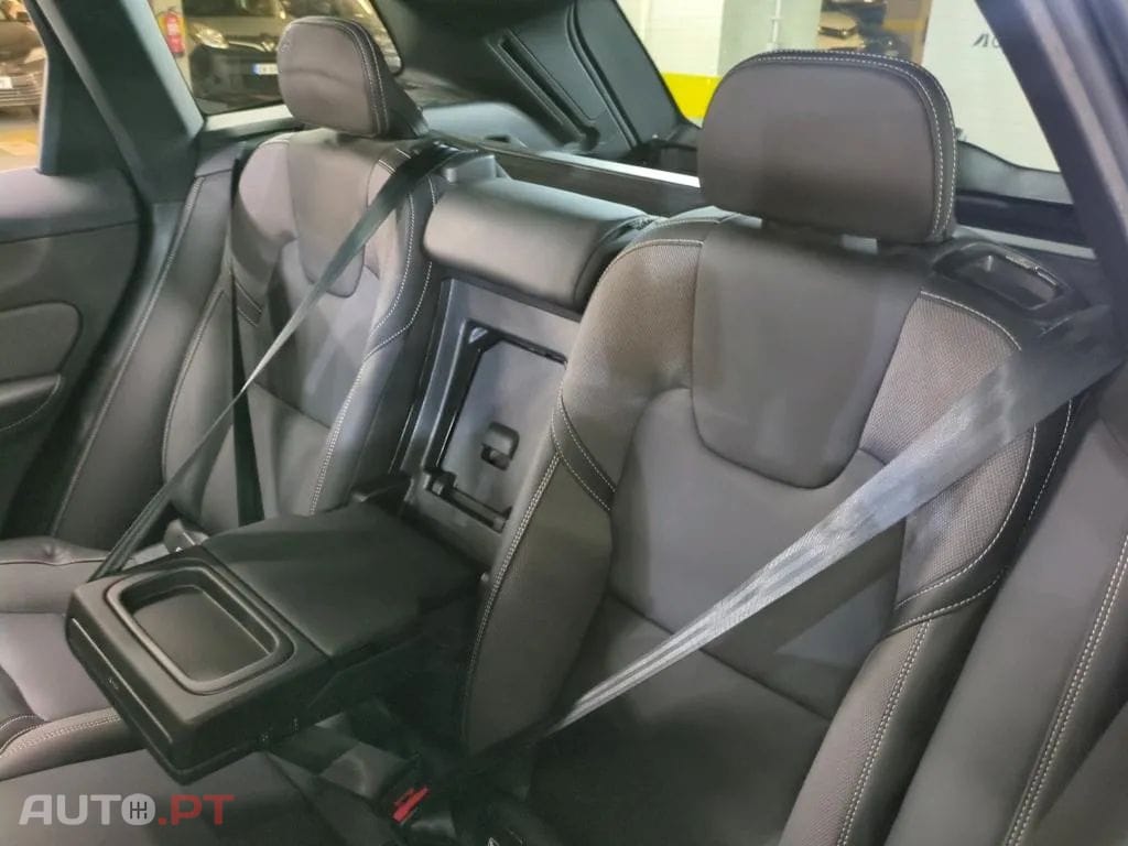 Volvo XC60 2.0 T8 PHEV R-Design AWD