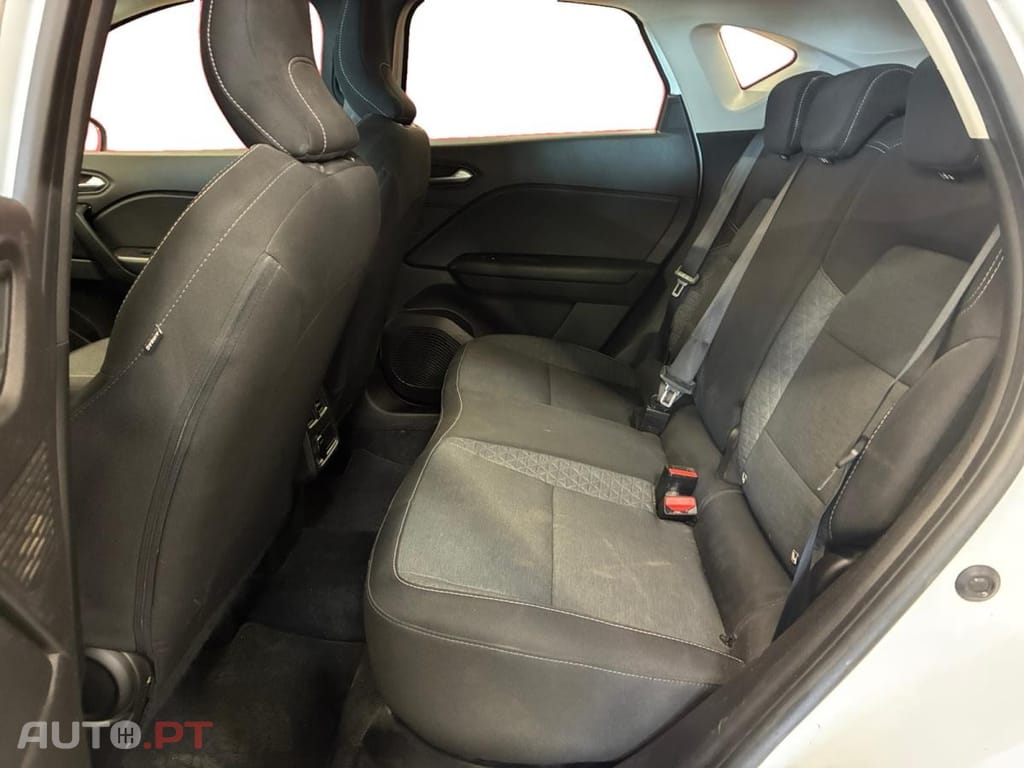 Renault Captur 1.6 E-Tech Business