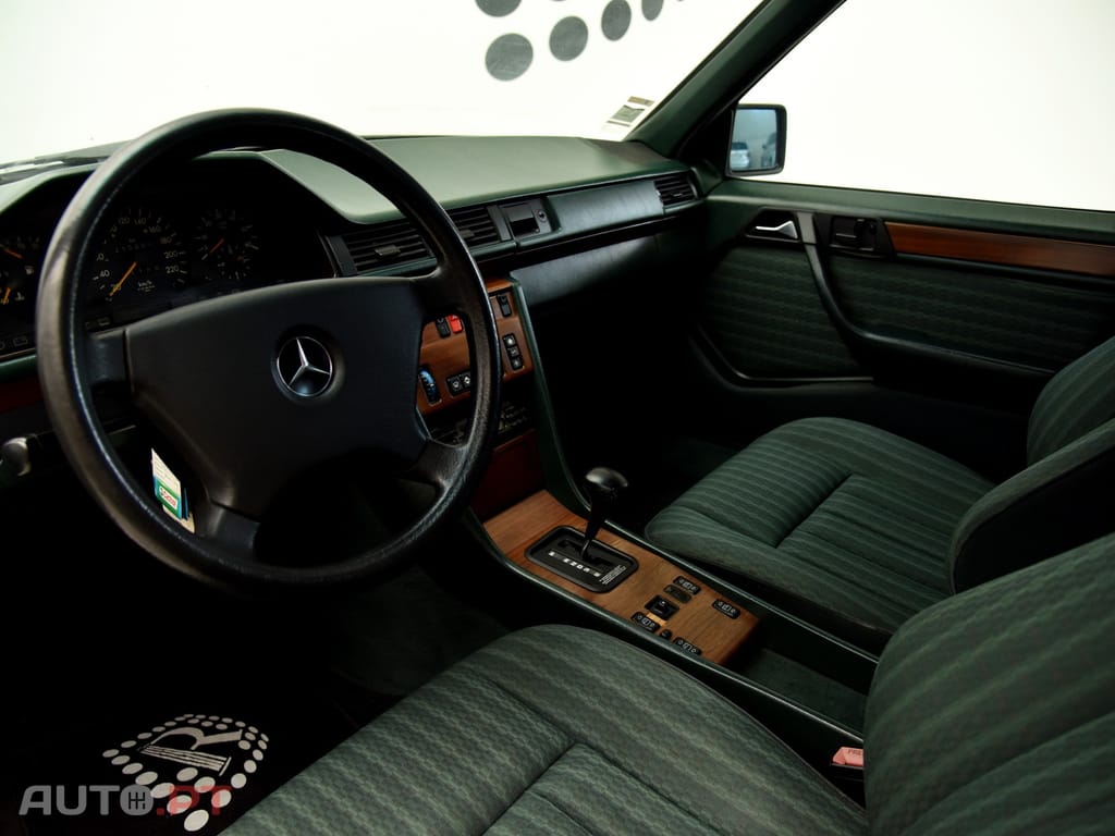 Mercedes-Benz E 300 D Turbo