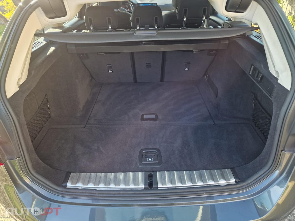 BMW 318 BMW 318 d TOURING 2.0 A MHEV 48V AUTO