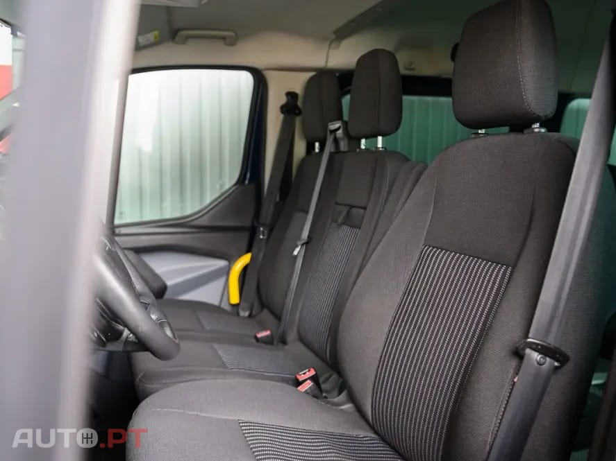 Ford Transit Custom Adaptada p/ 3 cadeiras de rodas