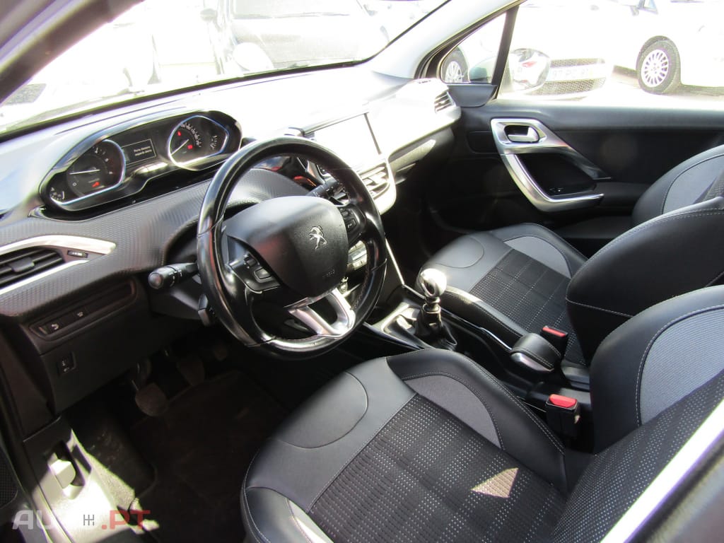 Peugeot 2008 1.5 BlueHDi Allure