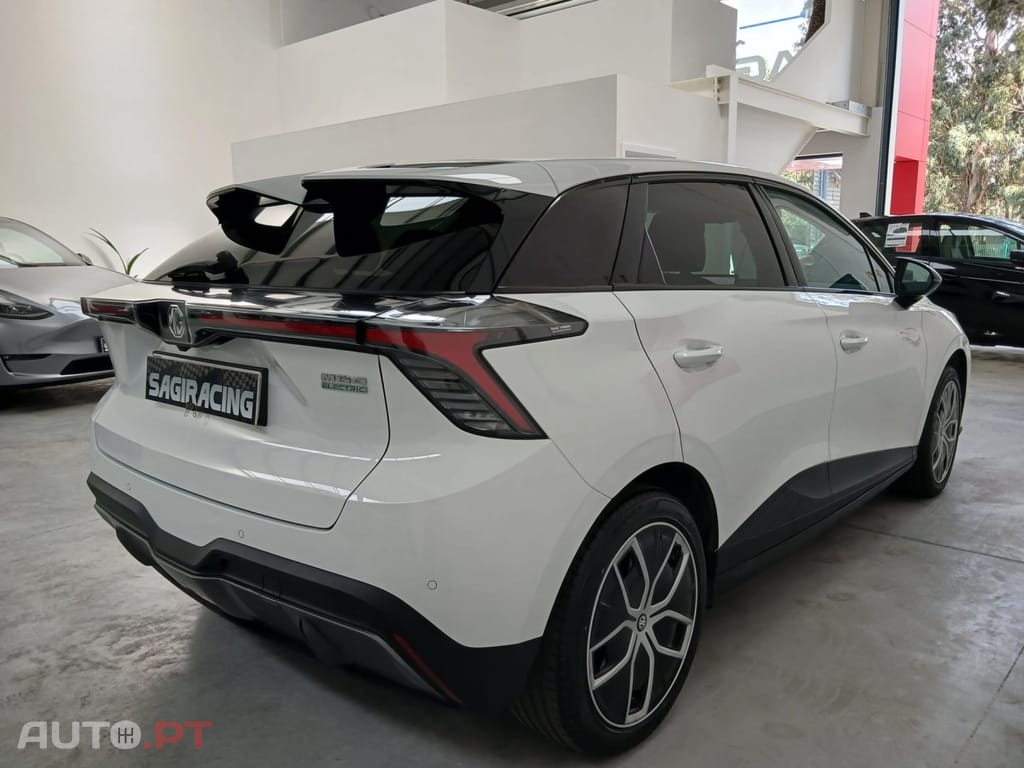 MG MG4 64 kWh Luxury