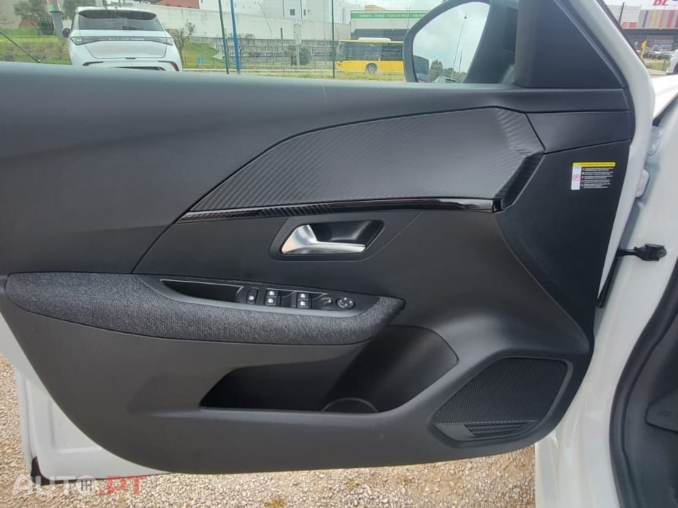 Peugeot E-208 50 kWh Style