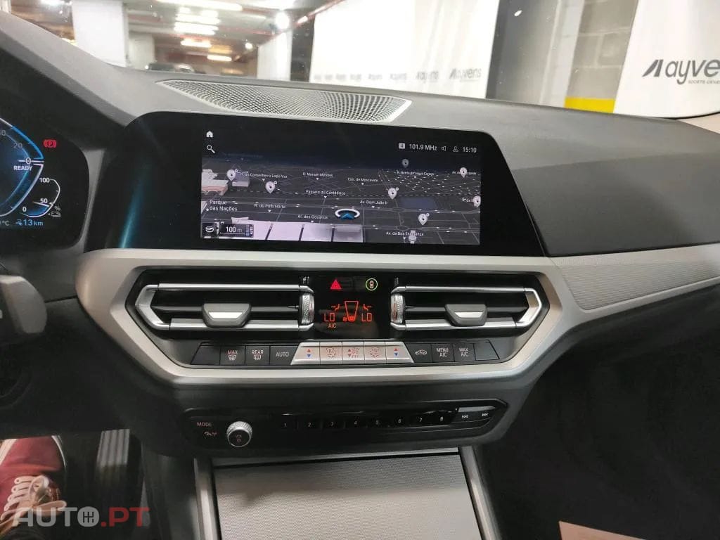 BMW 330 e Touring Auto
