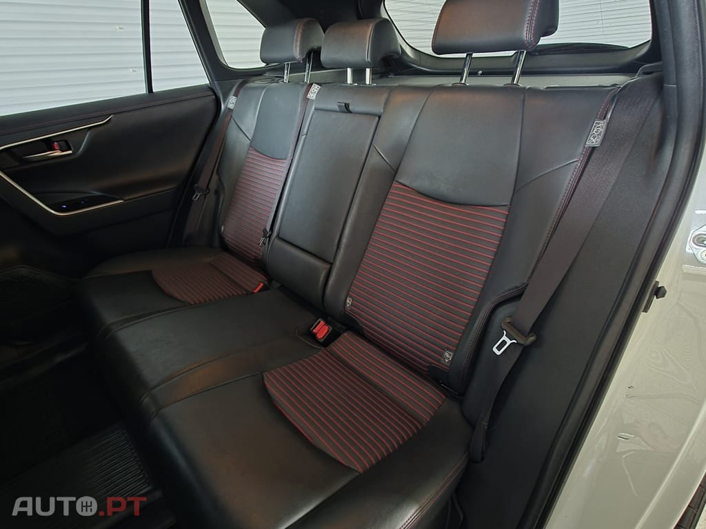Toyota RAV4 2.5 Plug-in Hybrid Square Collection