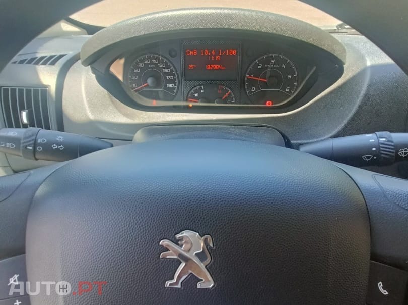 Peugeot Boxer 2.2 BlueHDi 333 L3H2 Premium