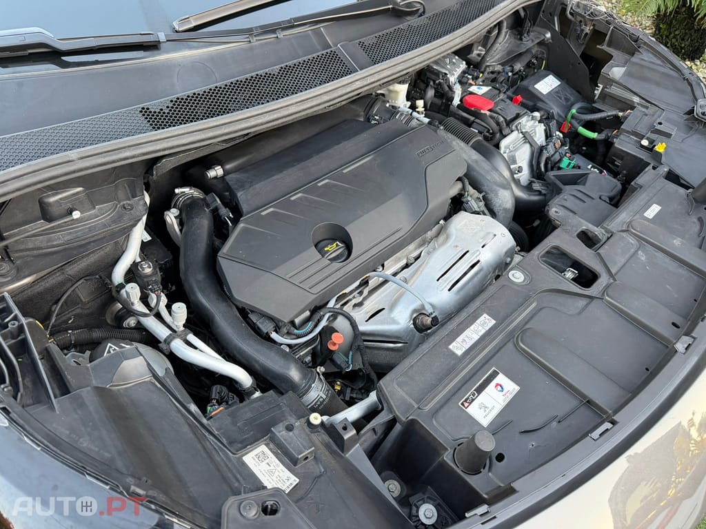 Peugeot 3008 1.6 Hybrid Allure e-EAT8