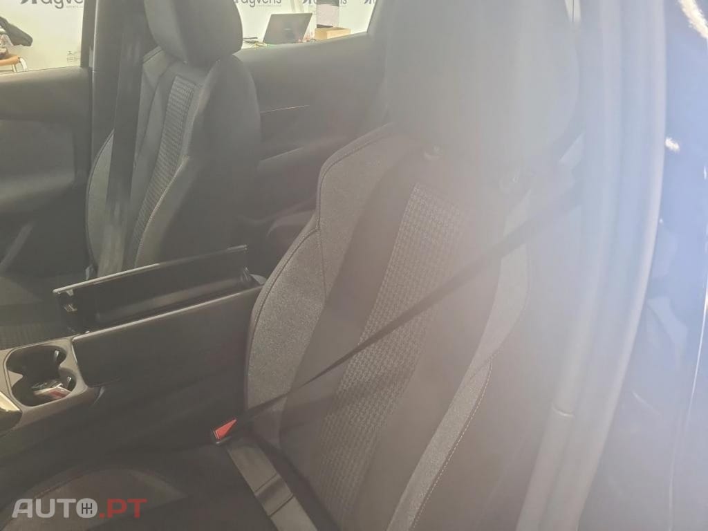 Peugeot 3008 1.5 BlueHDi Active