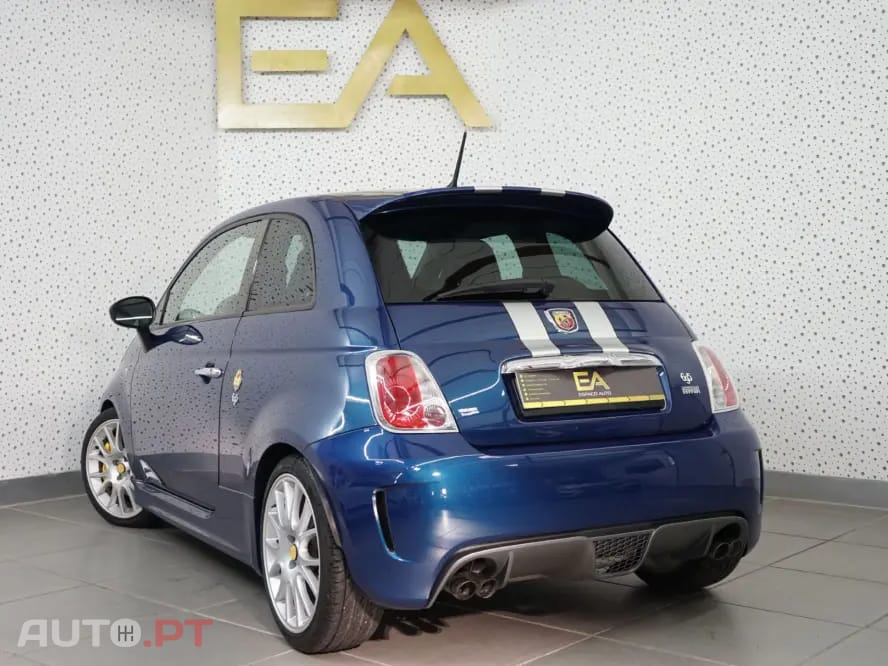 Abarth 695 Outro