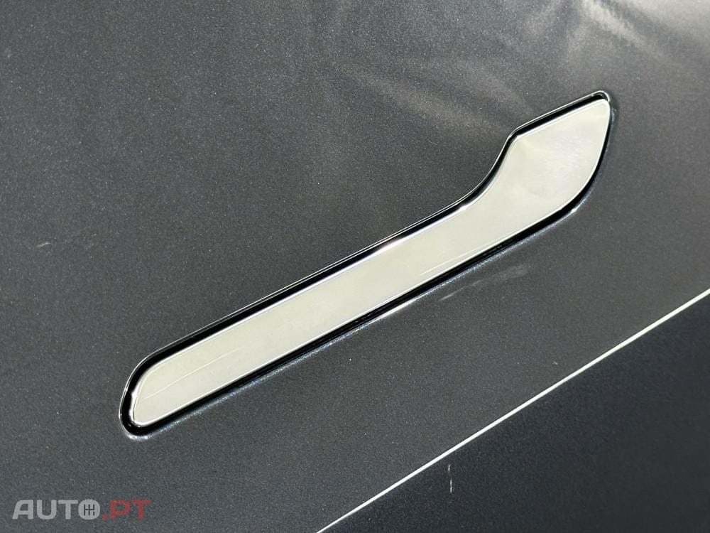 Tesla Model 3 Long-Range Dual Motor AWD — fotografia 17
