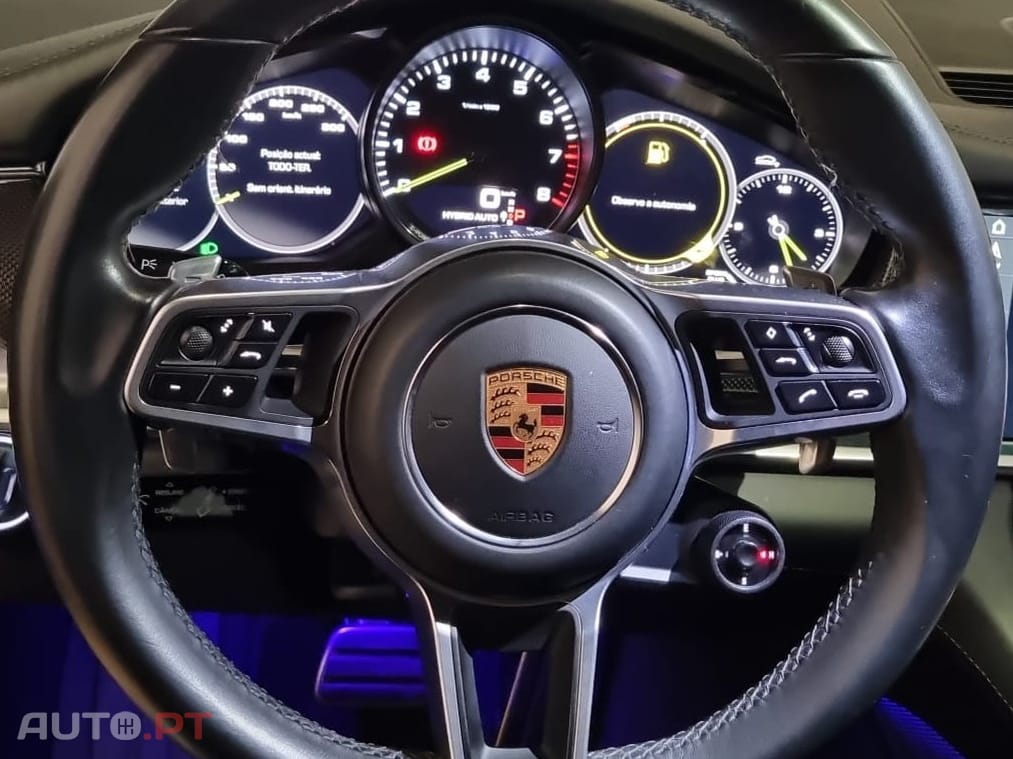 Porsche Panamera 4 E-Hybrid Platinum Edition