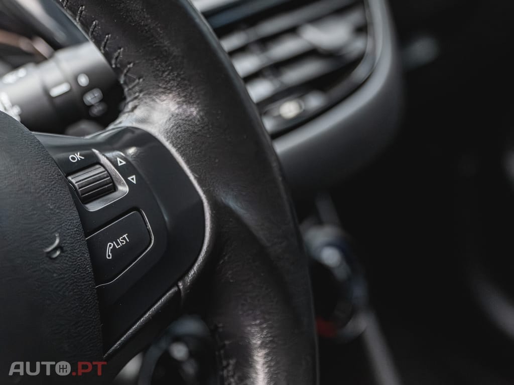 Peugeot 208 1.6 BlueHDi Style