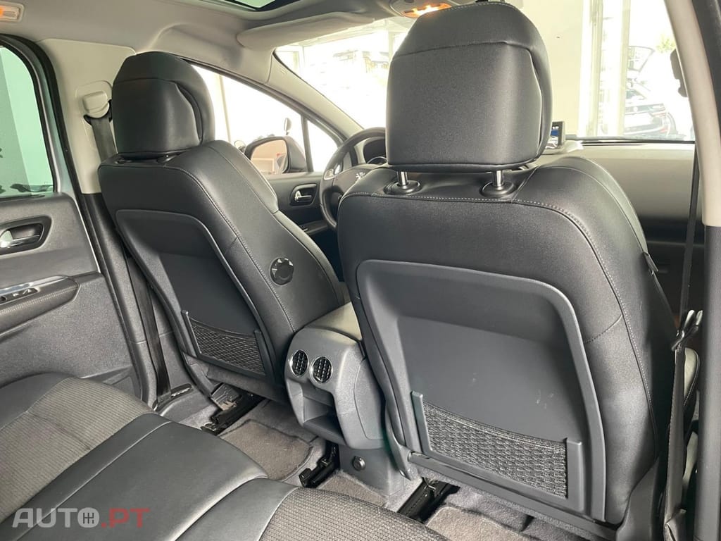 Peugeot 3008 1.6 HDi Allure — fotografia 12