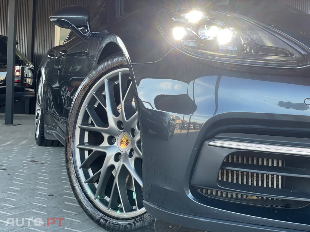 Porsche Panamera 4 E-Hybrid