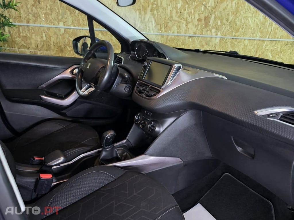 Peugeot 2008 1.2 VTi Active