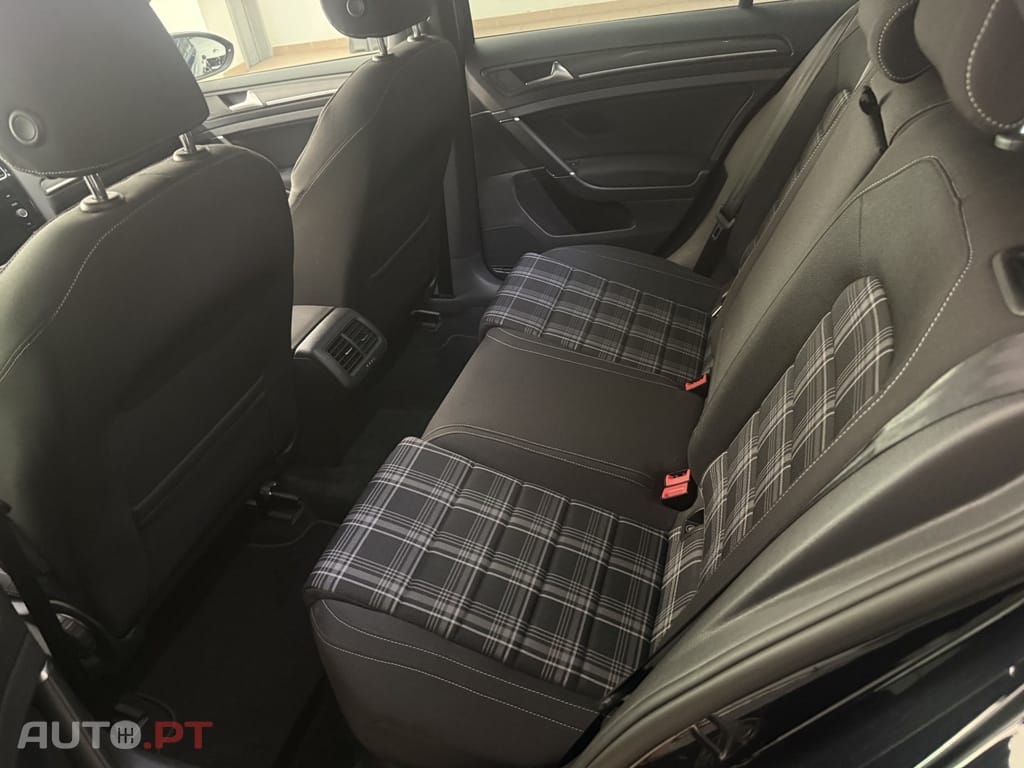 Volkswagen Golf 2.0 TDi GTD — fotografia 13