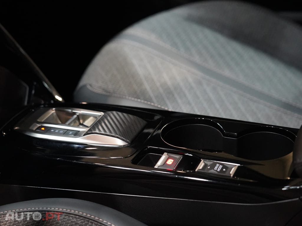 Peugeot 2008 1.2 Hybrid Allure e-DCS6