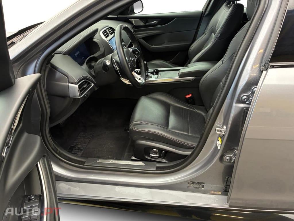 Jaguar XE D200 Aut. R-Dynamic Black