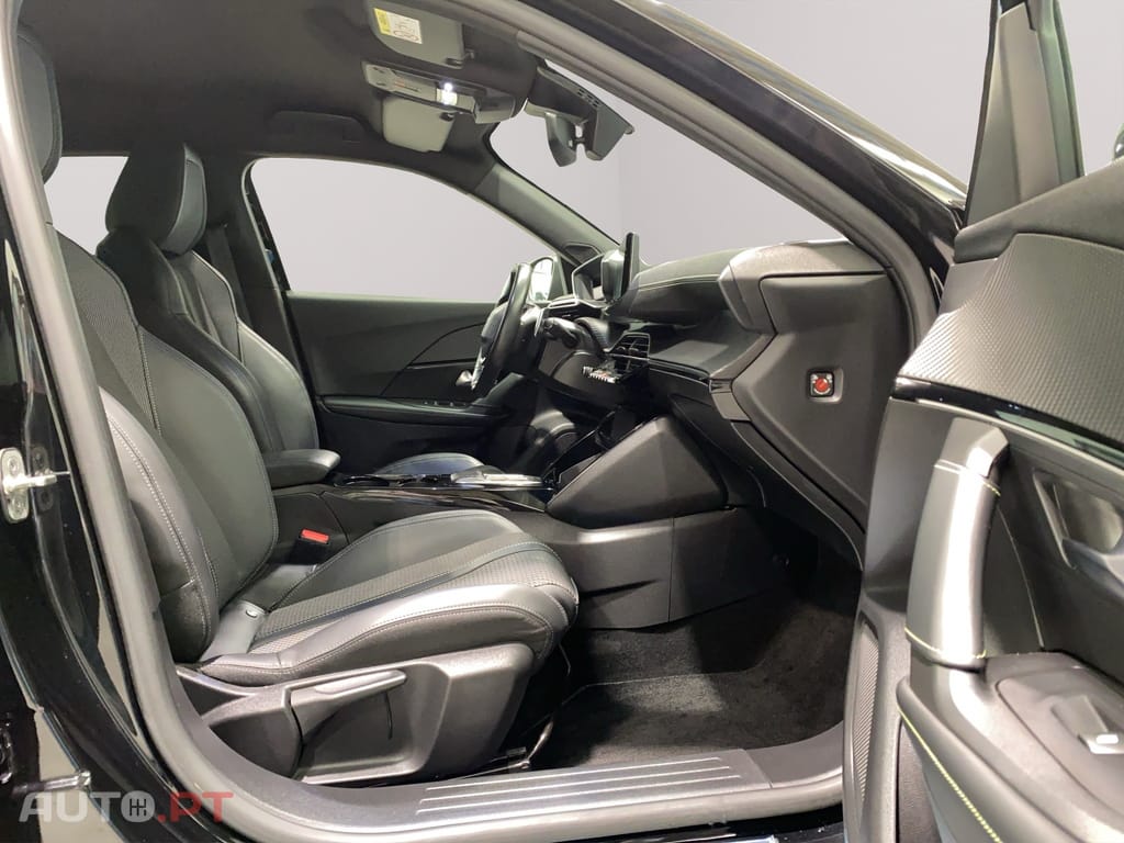 Peugeot 2008 1.2 PureTech GT EAT8