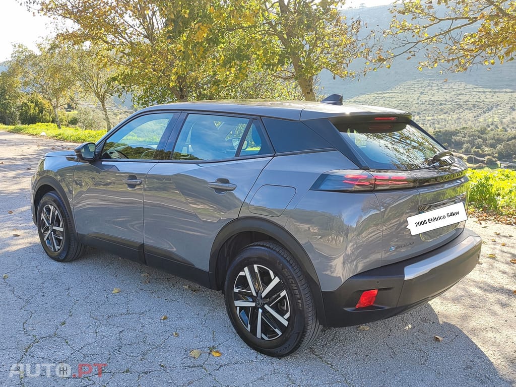 Peugeot E-2008 Active
