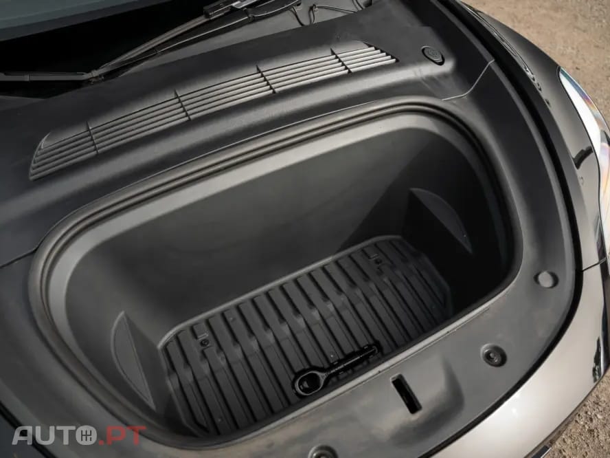 Tesla Model Y Standard