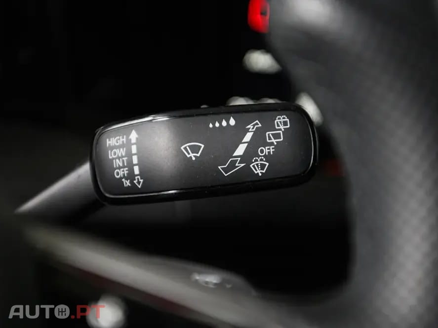 Volkswagen Golf 1.5 eTSI R-Line DSG