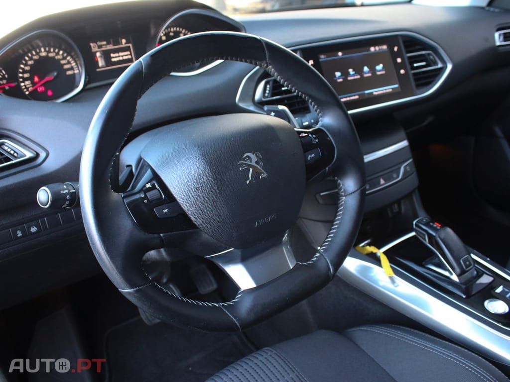 Peugeot 308 1.2 PureTech Allure EAT8