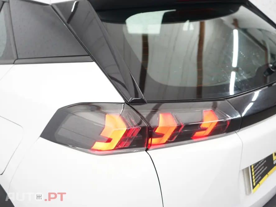 Peugeot 2008 1.2 PureTech Active Pack EAT8