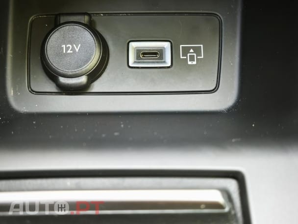 Peugeot 308 1.6 Hybrid Allure Pack e-EAT8 — fotografia 20