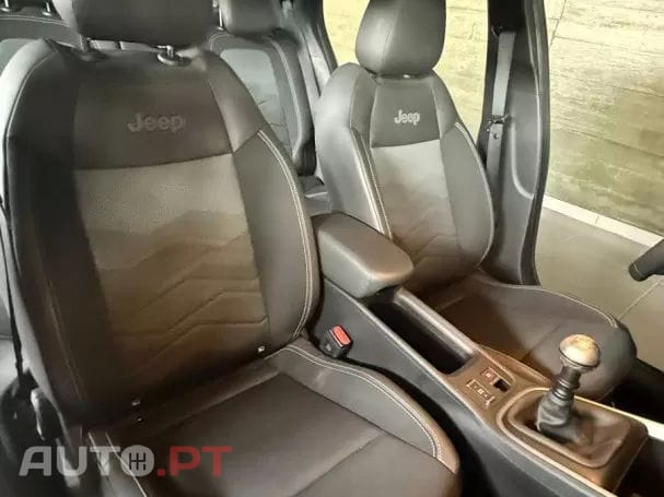 Jeep Avenger 1.2 GSE T3 Summit