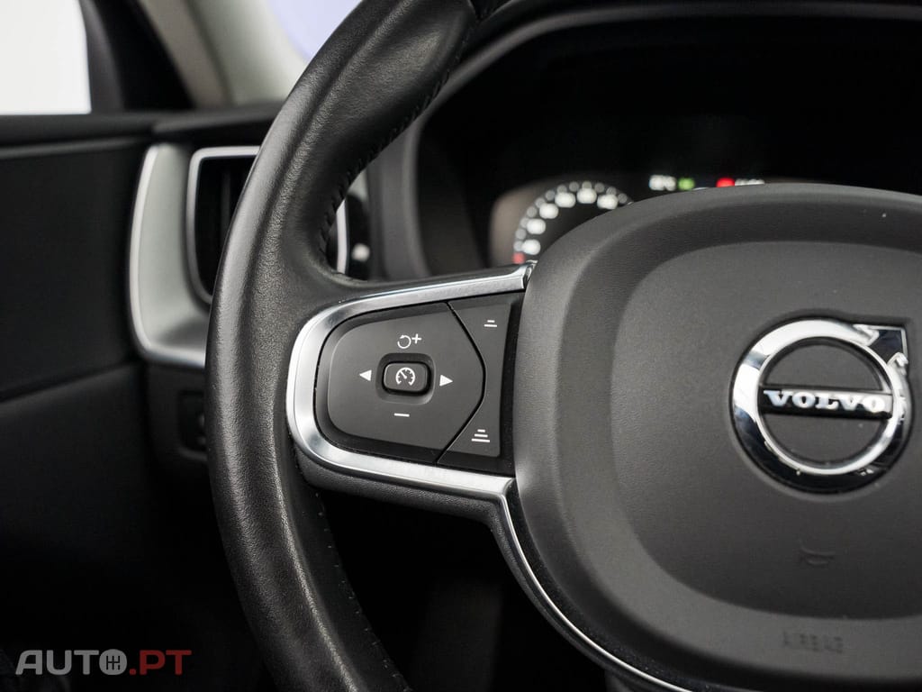 Volvo XC60 2.0 T8 PHEV Momentum Plus AWD