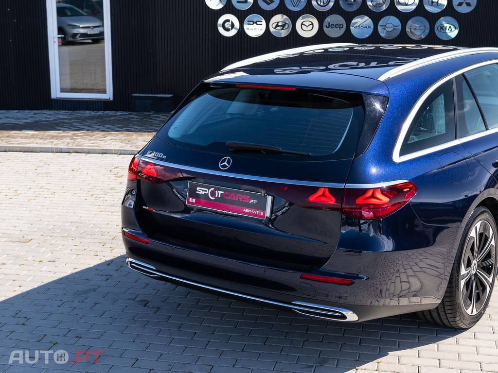Mercedes-Benz E 300 Outro