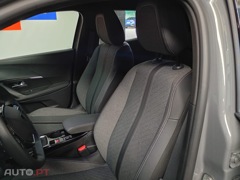 Peugeot 2008 1.2 PureTech Allure