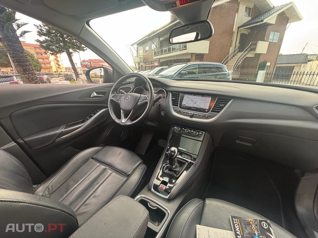 Opel Grandland (X) 1.2 T Design & Tech AT