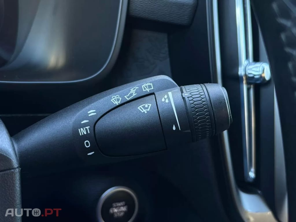 Volvo XC 40 1.5 T2 Momentum Core — fotografia 30