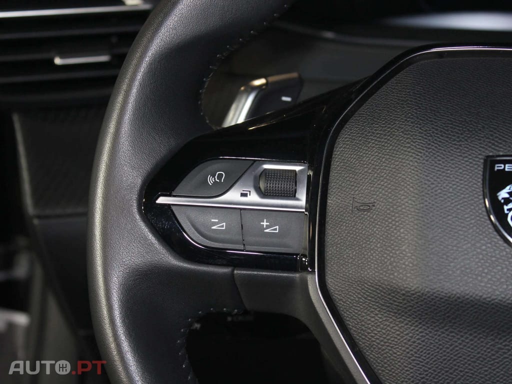 Peugeot 2008 1.2 Hybrid Allure e-DCS6