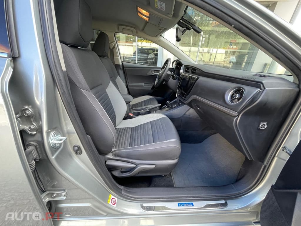 Toyota Auris 1.8 HSD Comfort +P.Techno+P.Sport